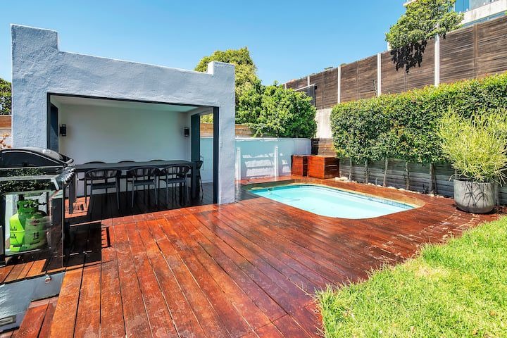 4 Bedroom Property for Sale in Sea Point Western Cape